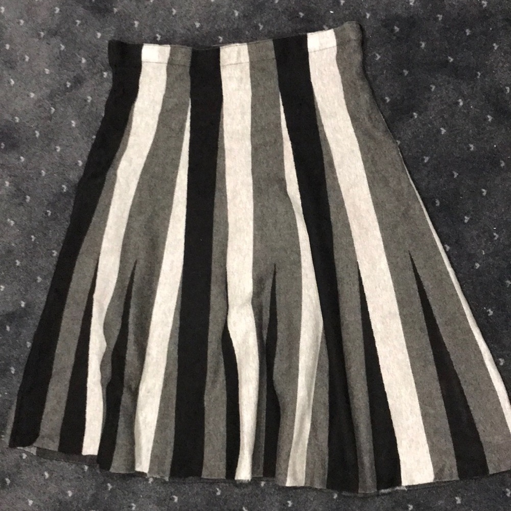 STRIPED SWEATER SKIRT